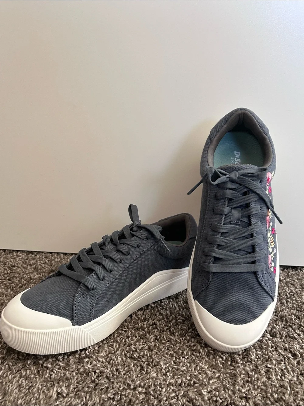 NEW Dr. Scholl’s Time Off Platform oxide blue embroidered floral sneaker 9-1/2
